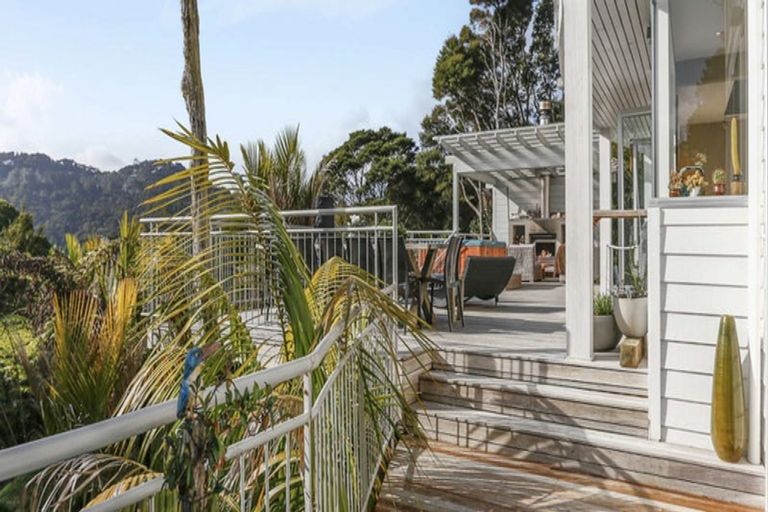 Photo of property in 4 Helios Place, Titirangi, Auckland, 0604
