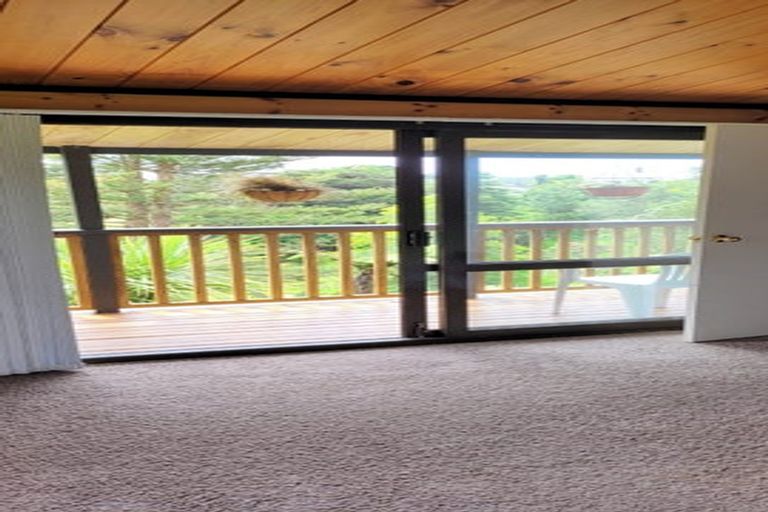 Photo of property in 8 Pararewa Drive, Whalers Gate, New Plymouth, 4310