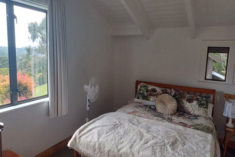 Photo of property in 1194 Scenic Drive North, Swanson, Auckland, 0816