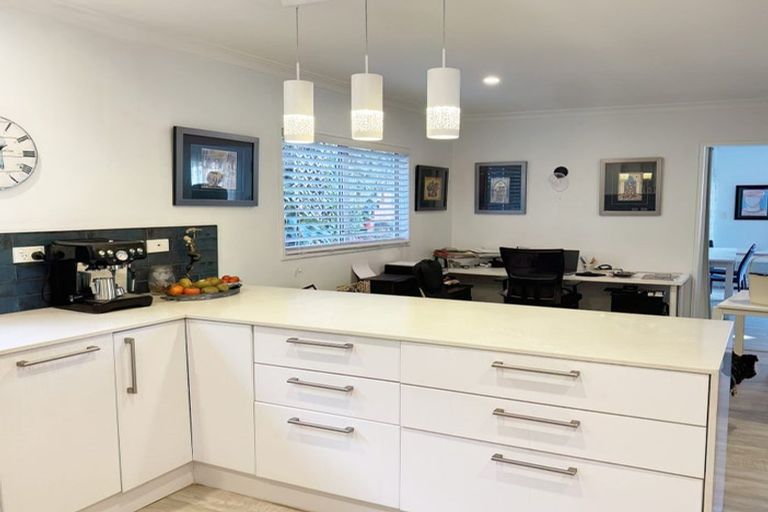 Photo of property in 39 Emlyn Place, Torbay, Auckland, 0630