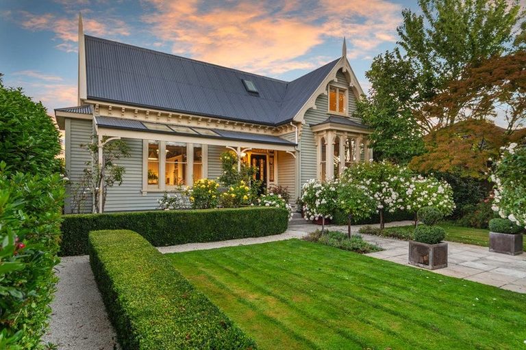 Photo of property in 172 Blighs Road, Strowan, Christchurch, 8052