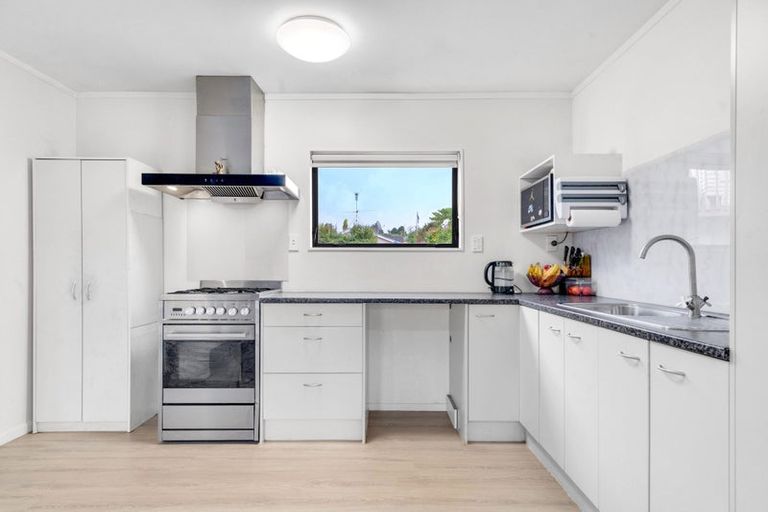 Photo of property in 15a Gossamer Drive, Pakuranga Heights, Auckland, 2010