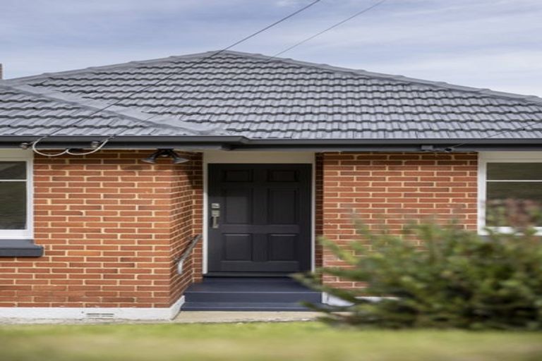 Photo of property in 28 Waldron Crescent, Green Island, Dunedin, 9018