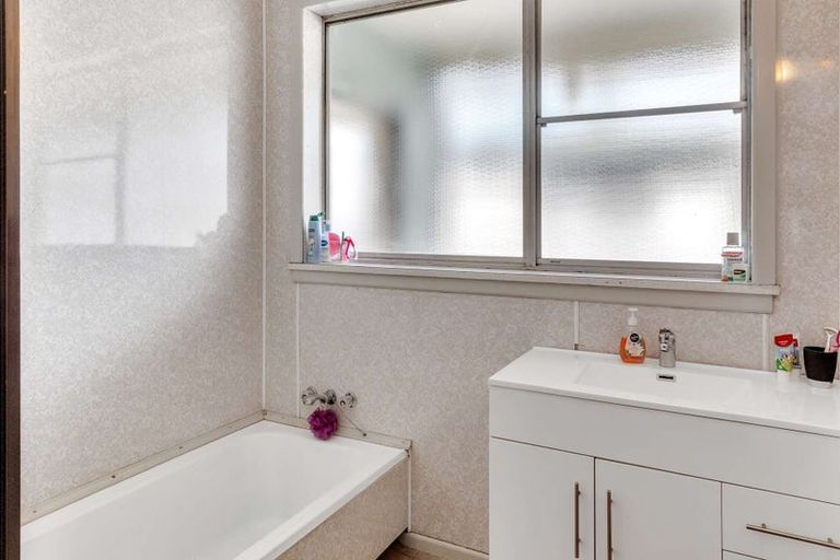 Photo of property in 19 Railway Esplanade, East Gore, Gore, 9710