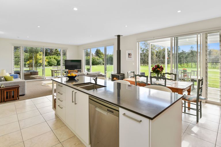 Photo of property in 318 Point Wells Road, Point Wells, Warkworth, 0986