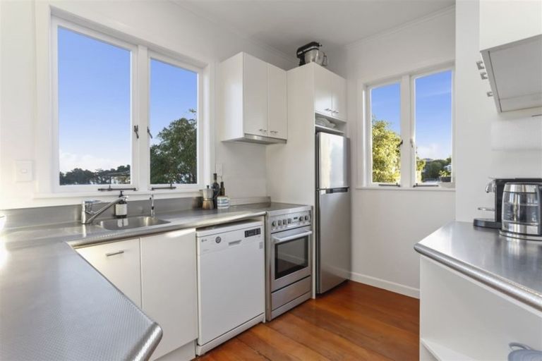 Photo of property in 2/18 Mariposa Crescent, Birkenhead, Auckland, 0626