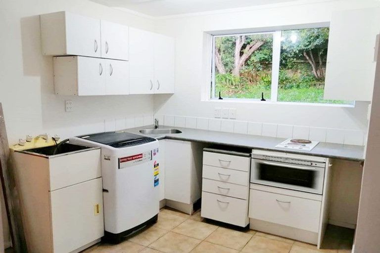 Photo of property in 11 Kingussie Place, Highland Park, Auckland, 2010