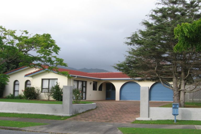Photo of property in 18 Rosebank Grove, Waikanae, 5036