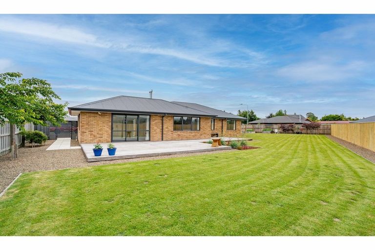 Photo of property in 14 Ruru Place, Oxford, 7430