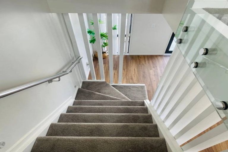 Photo of property in 2/735 East Coast Road, Browns Bay, Auckland, 0630