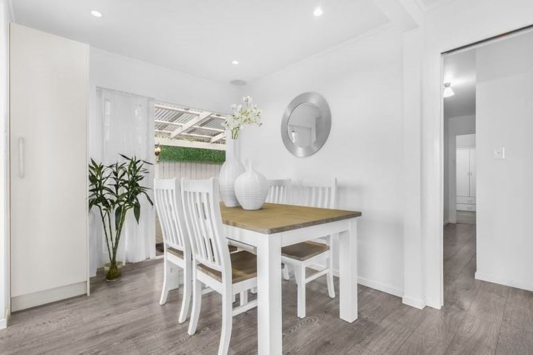 Photo of property in 1/7 Malters Place, Browns Bay, Auckland, 0630