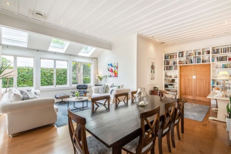 Photo of property in 33 Summer Street, Stanley Point, Auckland, 0624