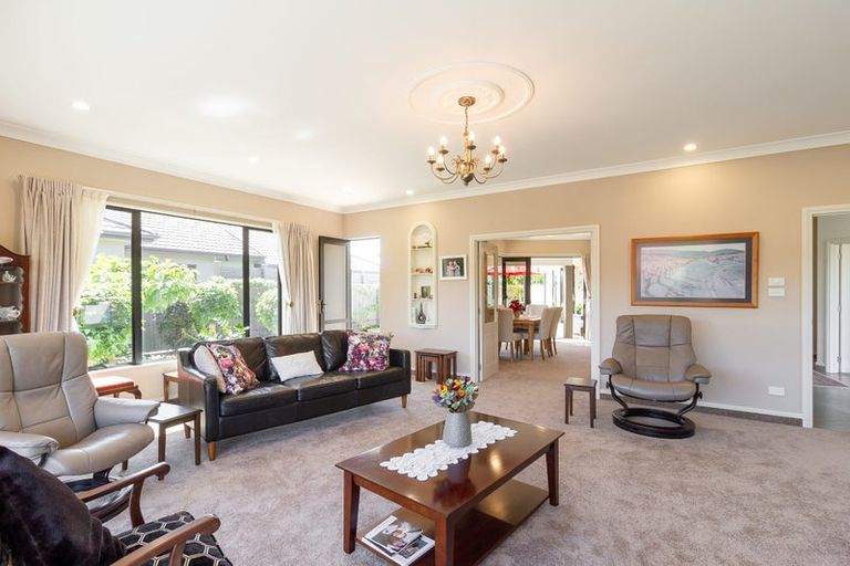 Photo of property in 11 Rutland Place, Taradale, Napier, 4112
