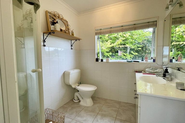Photo of property in 4 Portal Place, Murrays Bay, Auckland, 0630