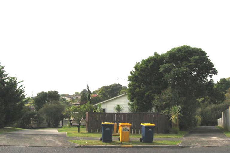 Photo of property in 2/16 Scarlock Avenue, Browns Bay, Auckland, 0630