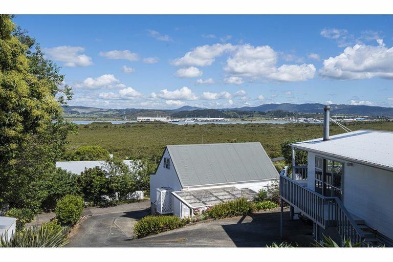 Photo of property in 33 Raumati Crescent, Onerahi, Whangarei, 0110
