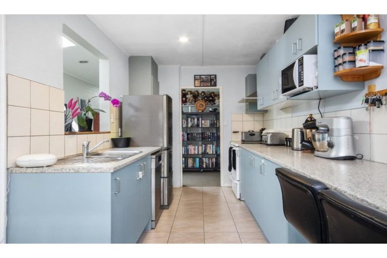 Photo of property in 106 Queen Street, Waiuku, 2123