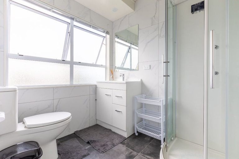 Photo of property in 115 Athena Drive, Totara Vale, Auckland, 0629