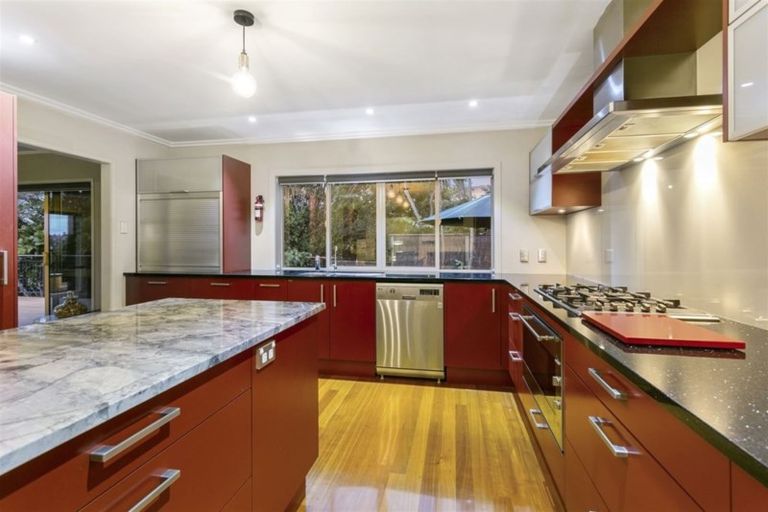 Photo of property in 9a Pendene Place, Forrest Hill, Auckland, 0620