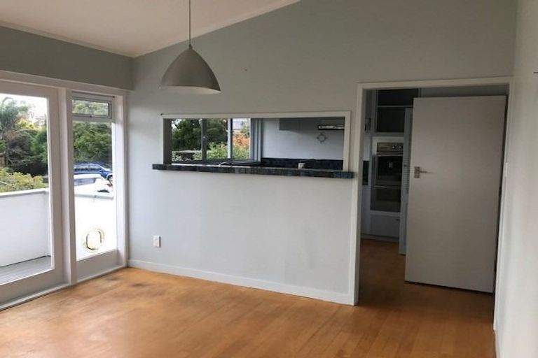 Photo of property in 2 Pine Hill Crescent, Browns Bay, Auckland, 0630