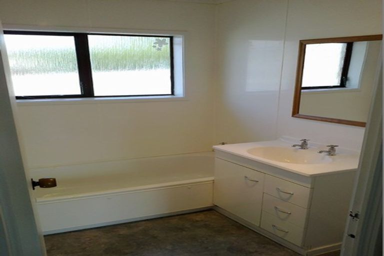 Photo of property in 2/69 Orams Road, Hillpark, Auckland, 2102