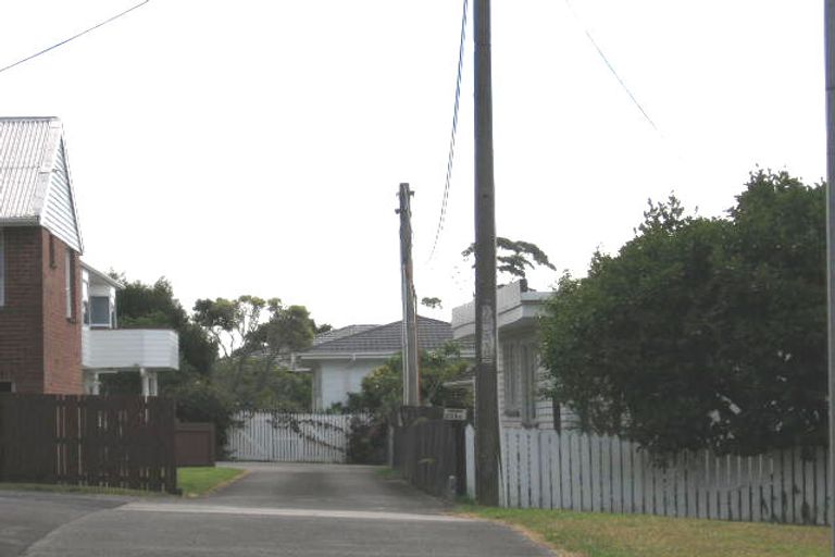 Photo of property in 2/260 East Coast Road, Forrest Hill, Auckland, 0620