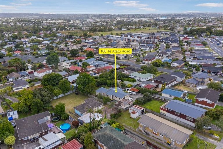 Photo of property in 106 Te Atatu Road, Te Atatu South, Auckland, 0610