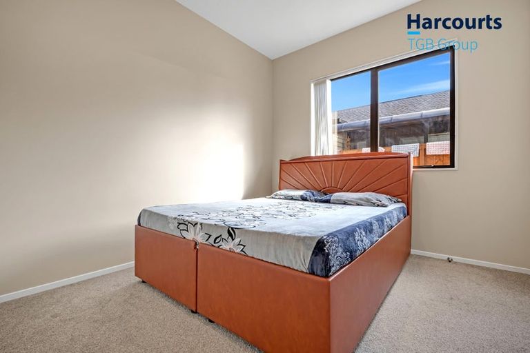 Photo of property in 26 Survila Street, Takanini, 2110