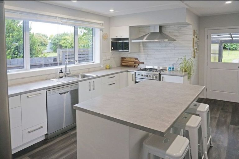 Photo of property in 12 Holloway Street, Waikiwi, Invercargill, 9810