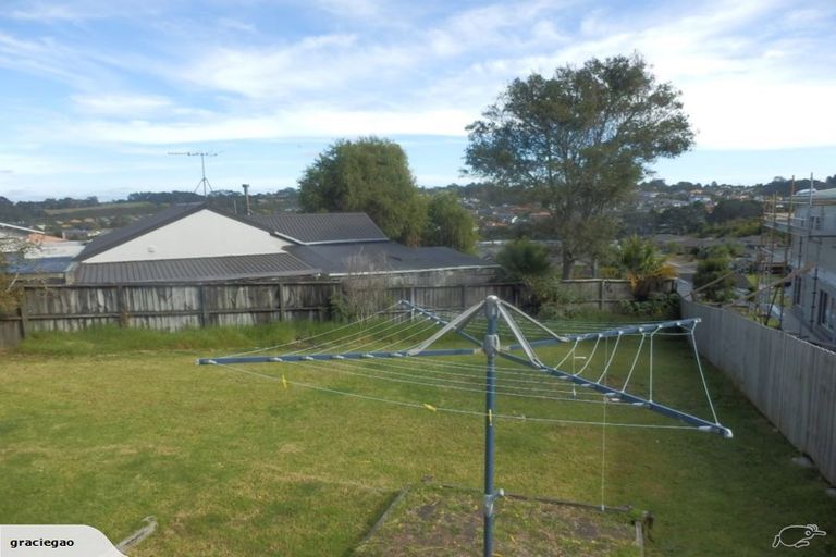 Photo of property in 1/884 East Coast Road, Northcross, Auckland, 0630