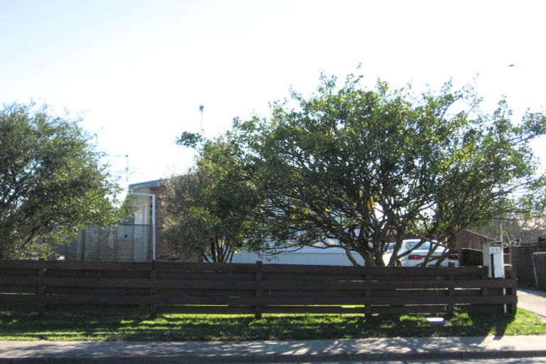 Photo of property in 2/11 President Avenue, Papakura, 2110