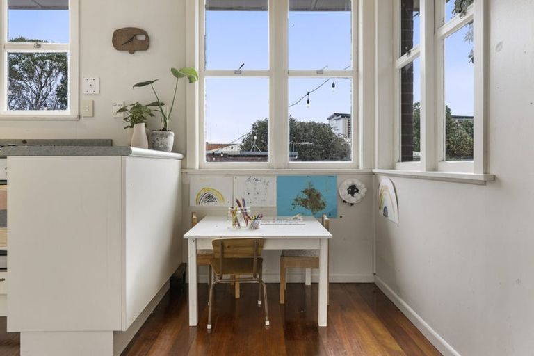 Photo of property in 58 Yeovil Road, Te Atatu Peninsula, Auckland, 0610