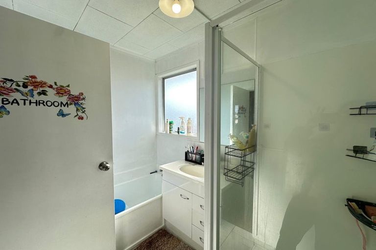 Photo of property in 7 Tudor Road, Henderson, Auckland, 0610