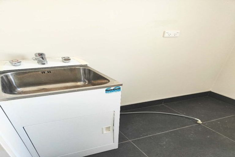 Photo of property in 22 Clendon Place, Manurewa, Auckland, 2102