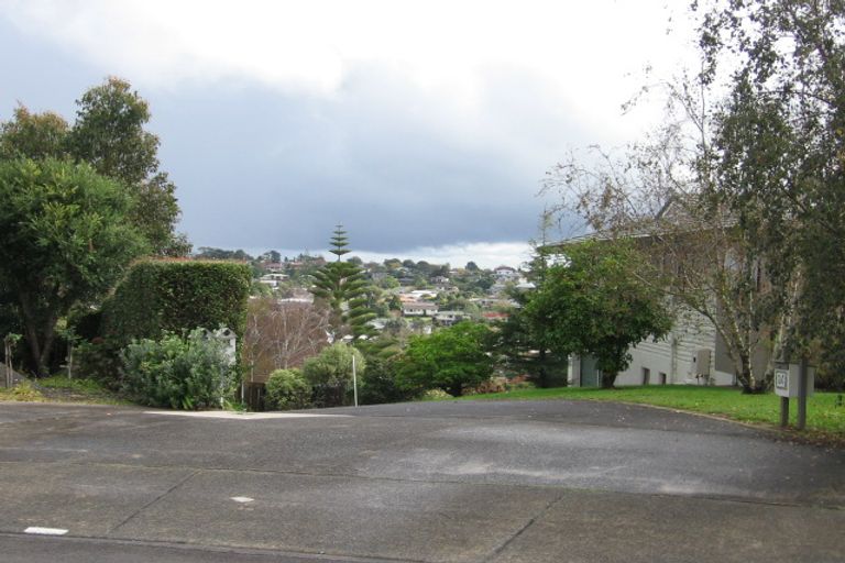 Photo of property in 18 Pounamu Place, Shelly Park, Auckland, 2014