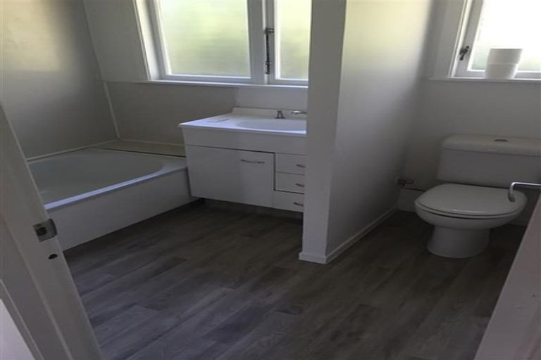 Photo of property in 1/24 Halder Place, Torbay, Auckland, 0632