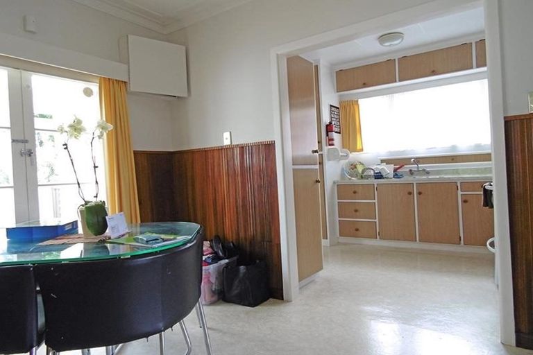 Photo of property in 130 Archibald Road, Kelston, Auckland, 0602