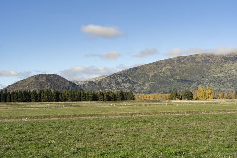 Photo of property in 18 Marjon Drive, Wanaka, 9305