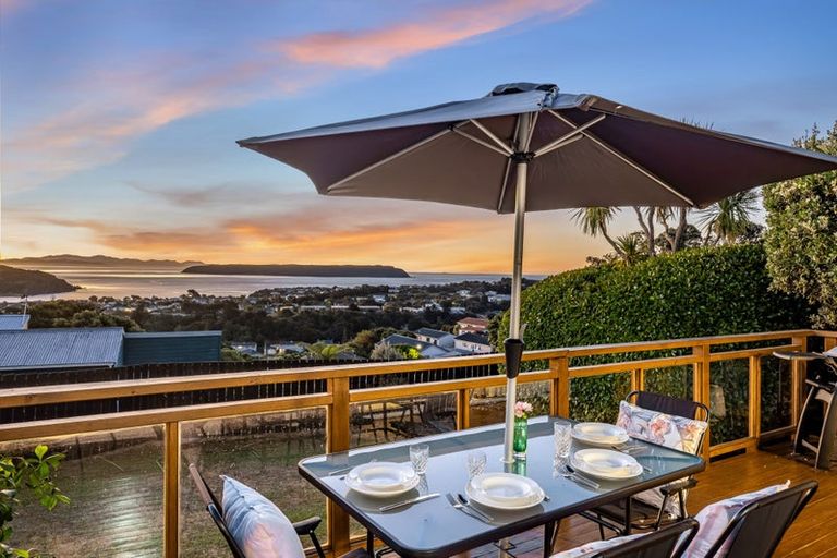 Photo of property in 131 Gloaming Hill, Titahi Bay, Porirua, 5022