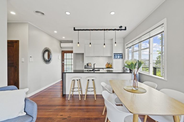 Photo of property in 1/2 Varlene Terrace, Forrest Hill, Auckland, 0620