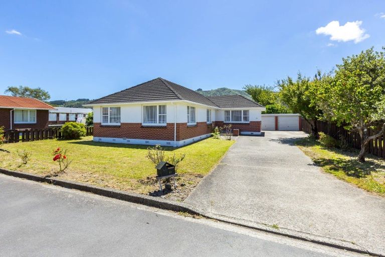 Photo of property in 61 Kashmir Avenue, Clouston Park, Upper Hutt, 5018