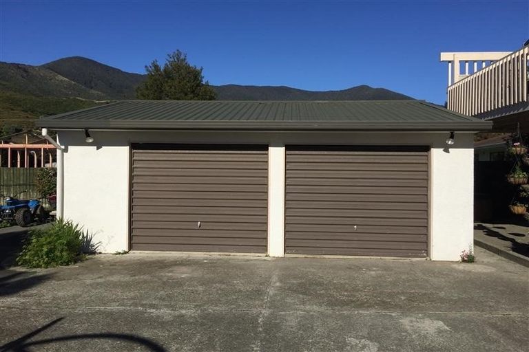 Photo of property in 5 Ranui Street, Waikawa, Picton, 7220