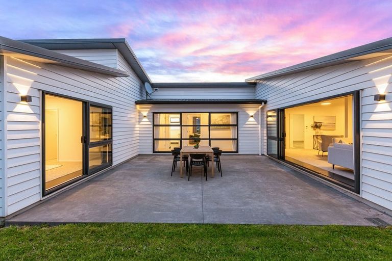 Photo of property in 9 Paparoa Crescent, Aotea, Porirua, 5024