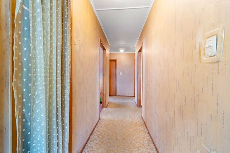 Photo of property in 24 Cobham Crescent, Kelston, Auckland, 0602