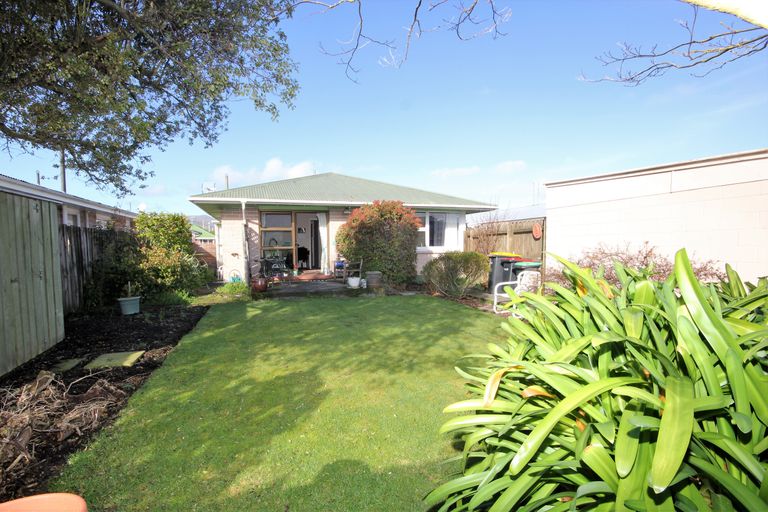 Photo of property in 2/83 Roberta Drive, Somerfield, Christchurch, 8024