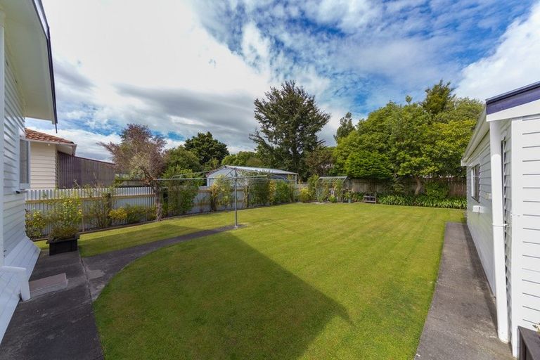 Photo of property in 12 Marne Street, Hokowhitu, Palmerston North, 4410