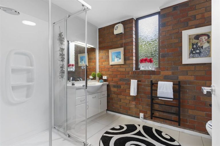 Photo of property in 60 Pacific Parade, Army Bay, Whangaparaoa, 0930