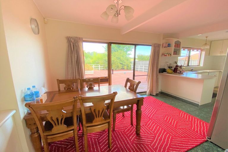 Photo of property in 16 Oliver Twist Avenue, Mellons Bay, Auckland, 2014