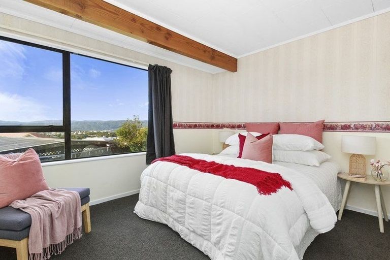 Photo of property in 23 Jasmine Grove, Maungaraki, Lower Hutt, 5010