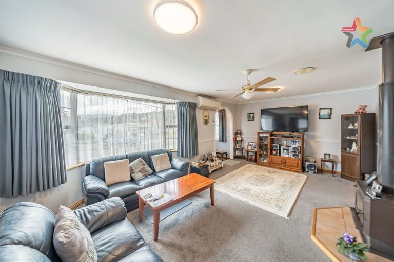 Photo of property in 8 Hawthorn Crescent, Stokes Valley, Lower Hutt, 5019